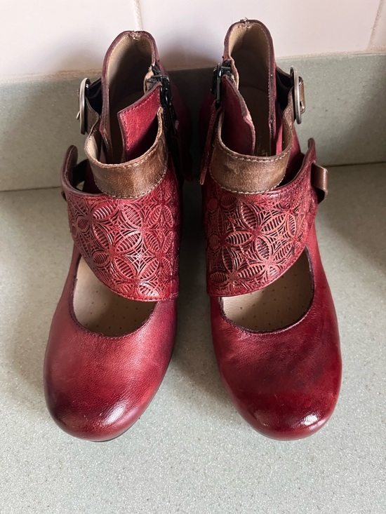 Miz Mooz Shoes - Miz Mooz Red Leather Buckle Cutout Ankle Booties Sz 6 NWOB